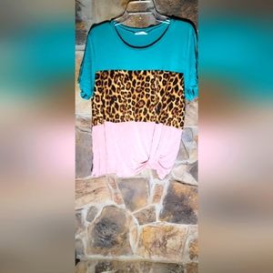Story teller animal print blue/pink top